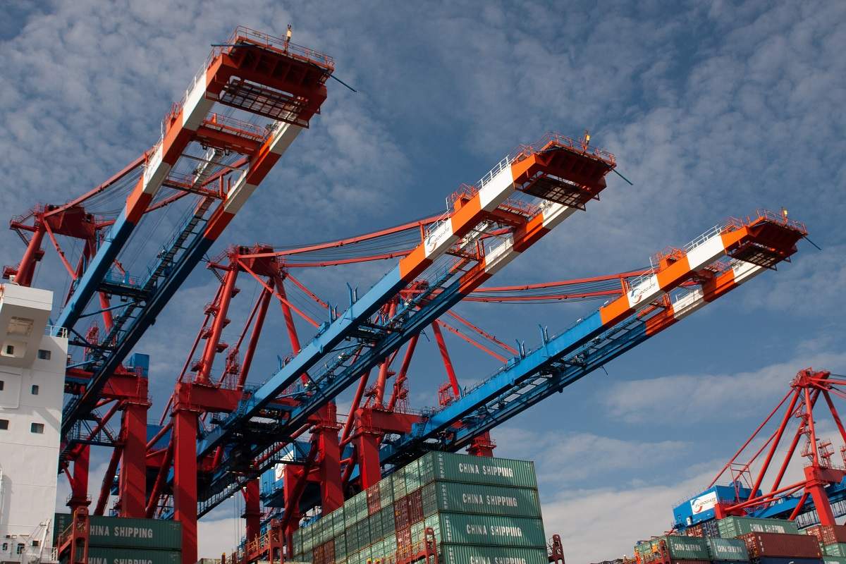 Cargo cranes