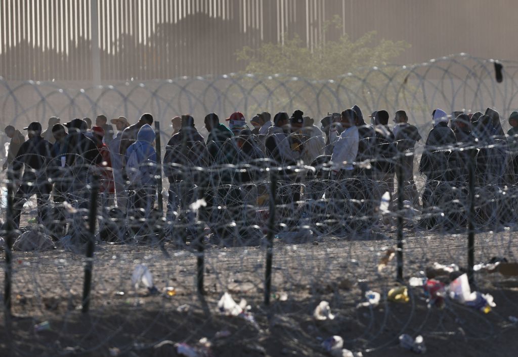 How people treat people (Herika Martinez/AFP via Getty Images)