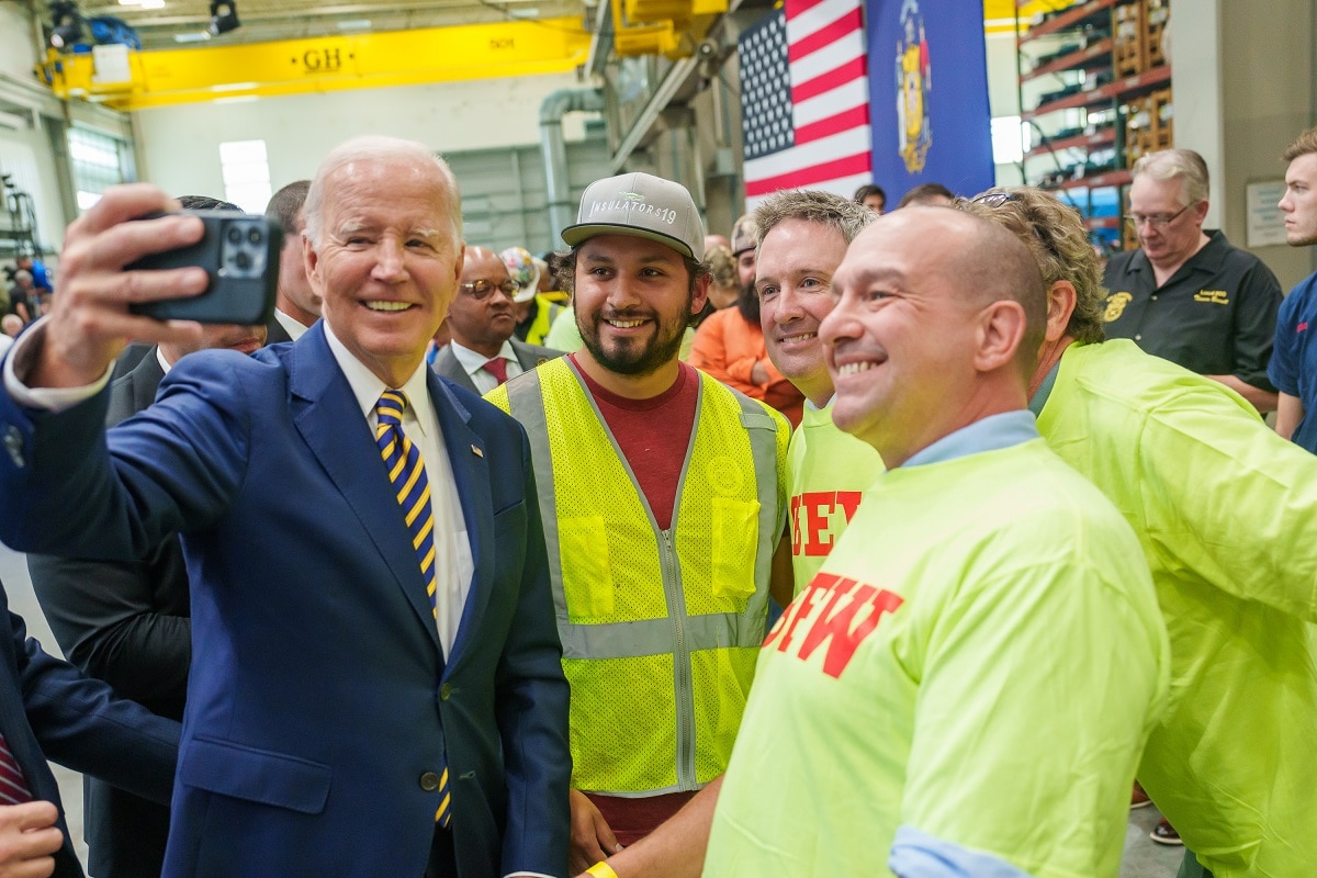 The White HouseFollowing▾ P20230815AS-1599 President Joe Biden works the ropeline after his remarks on his “Investing in America” economic agenda and the impact of the Inflation Reduction Act on clean energy innovation and manufacturing, Tuesday, August 15, 2023, at the Ingeteam, Inc. warehouse in Milwaukee. (Official White House Photo by Adam Schultz)