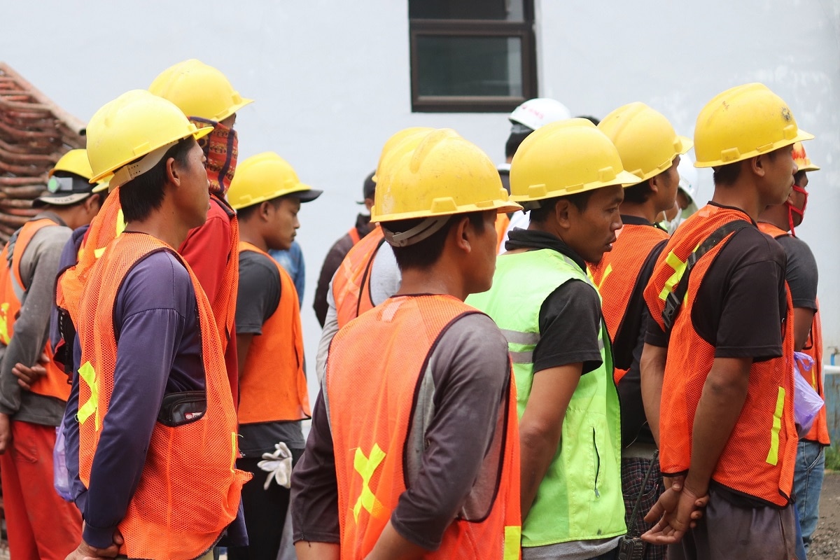 Construction workers (Mufid Majnun/Unsplash)
