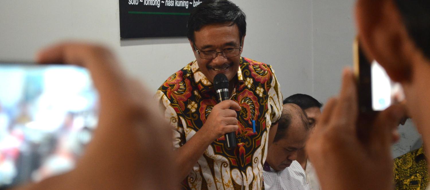 Djarot Saiful Hidayat campaigns at Sobat Cafe, Medan (Photo: Teguh Harahap)