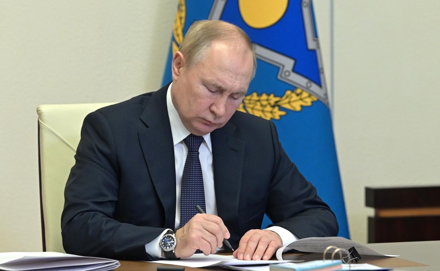 Will Vladimir Putin give the order to invade and occupy? (Kremlin.ru)