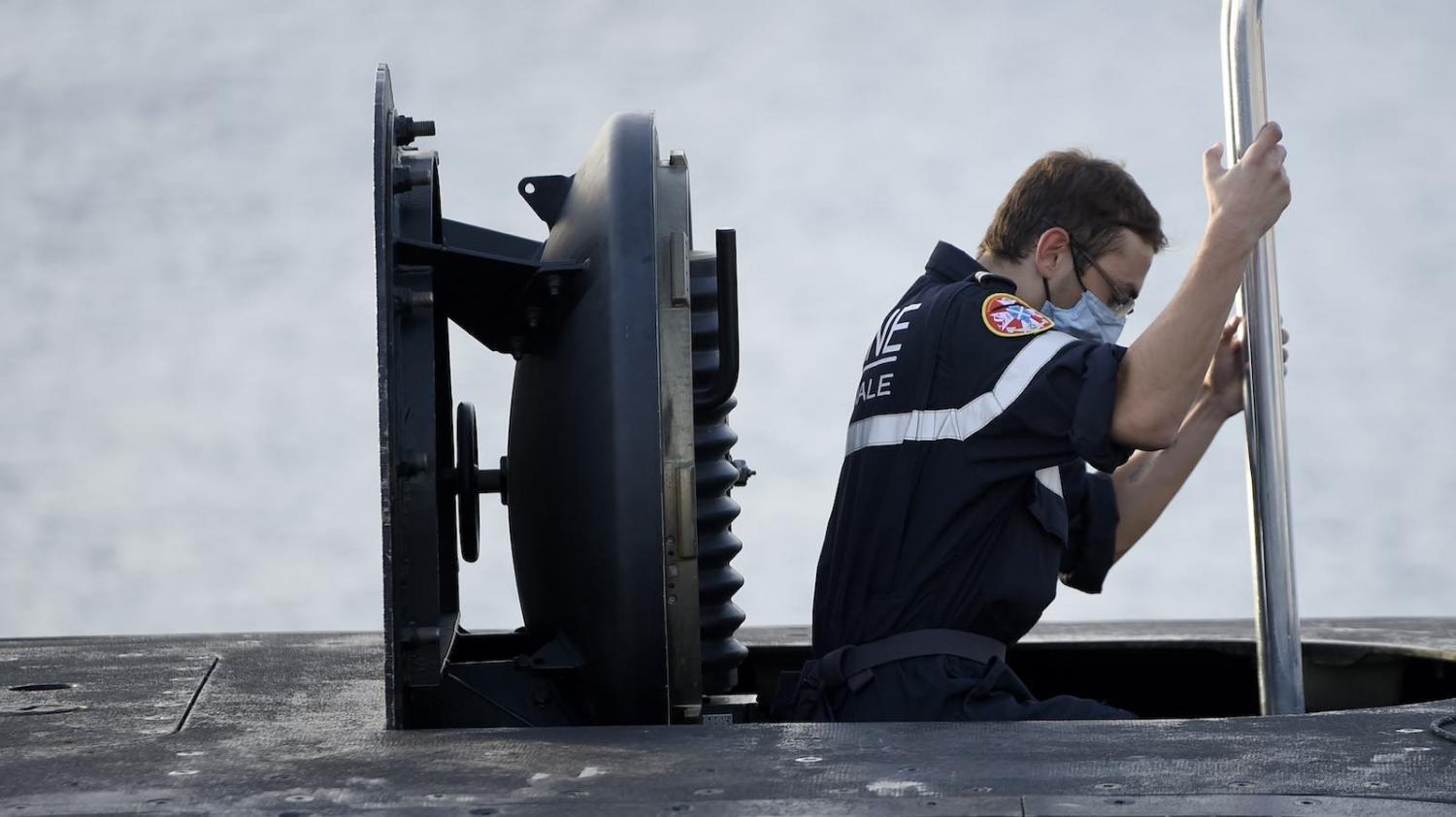 A French connection to escape a dilemma? (Nicolas Tucat/AFP via Getty Images)