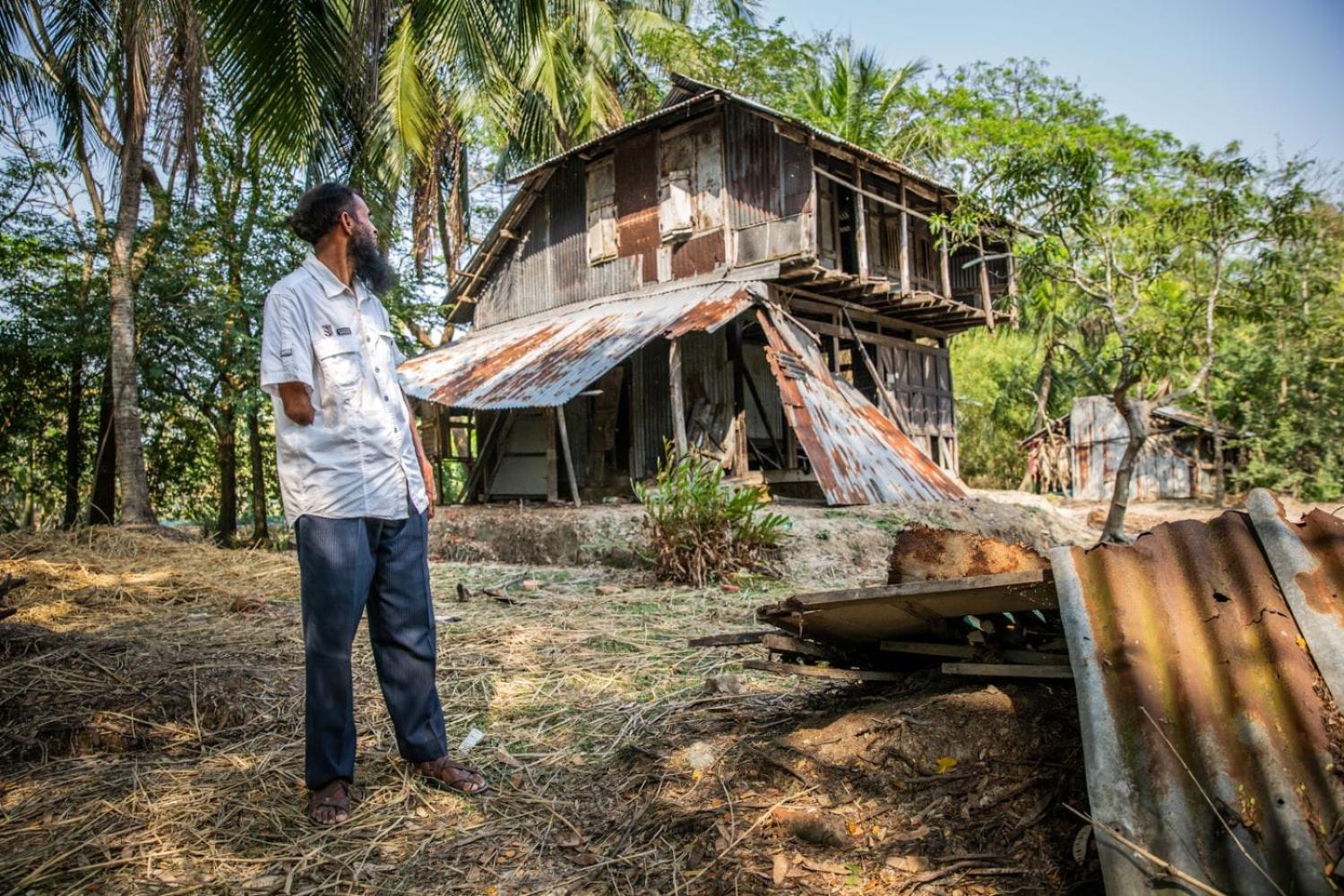 Shahadat in front of his home that was destroyed in Cyclone Sidr in Bangladesh, 2007 (©Erin Johnson/CBM Australia)