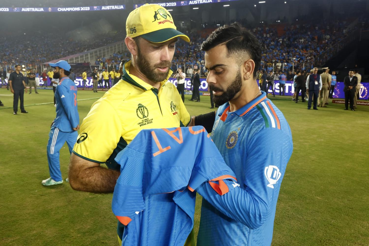 Virat Kohli of India gives Glenn Maxwell of Australia one of his match shirts following the ICC Men's Cricket World Cup India 2023 Final at Narendra Modi Stadium, Ahmedabad, India, 19 November (Darrian Traynor/ICC via Getty Images)