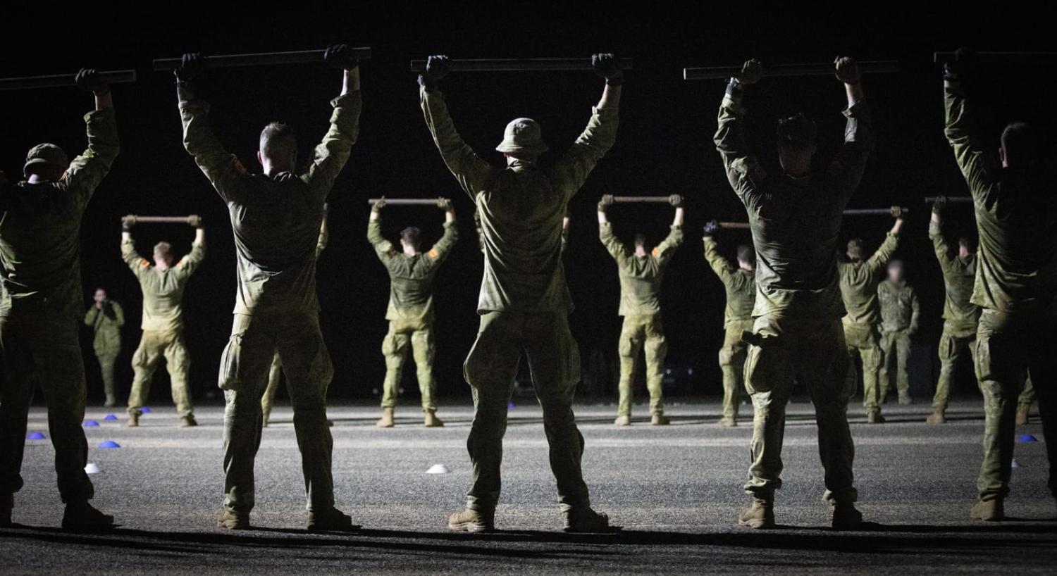 Giving everyone a lift (R Brennan/Defence Department)