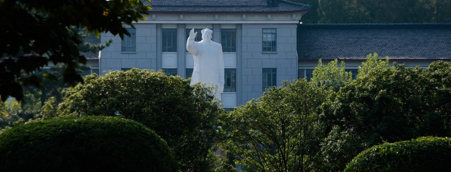 A statue of Mao outside an New York University Shanghai building, October 2017 (Photo: Mitch Altman/Flickr)