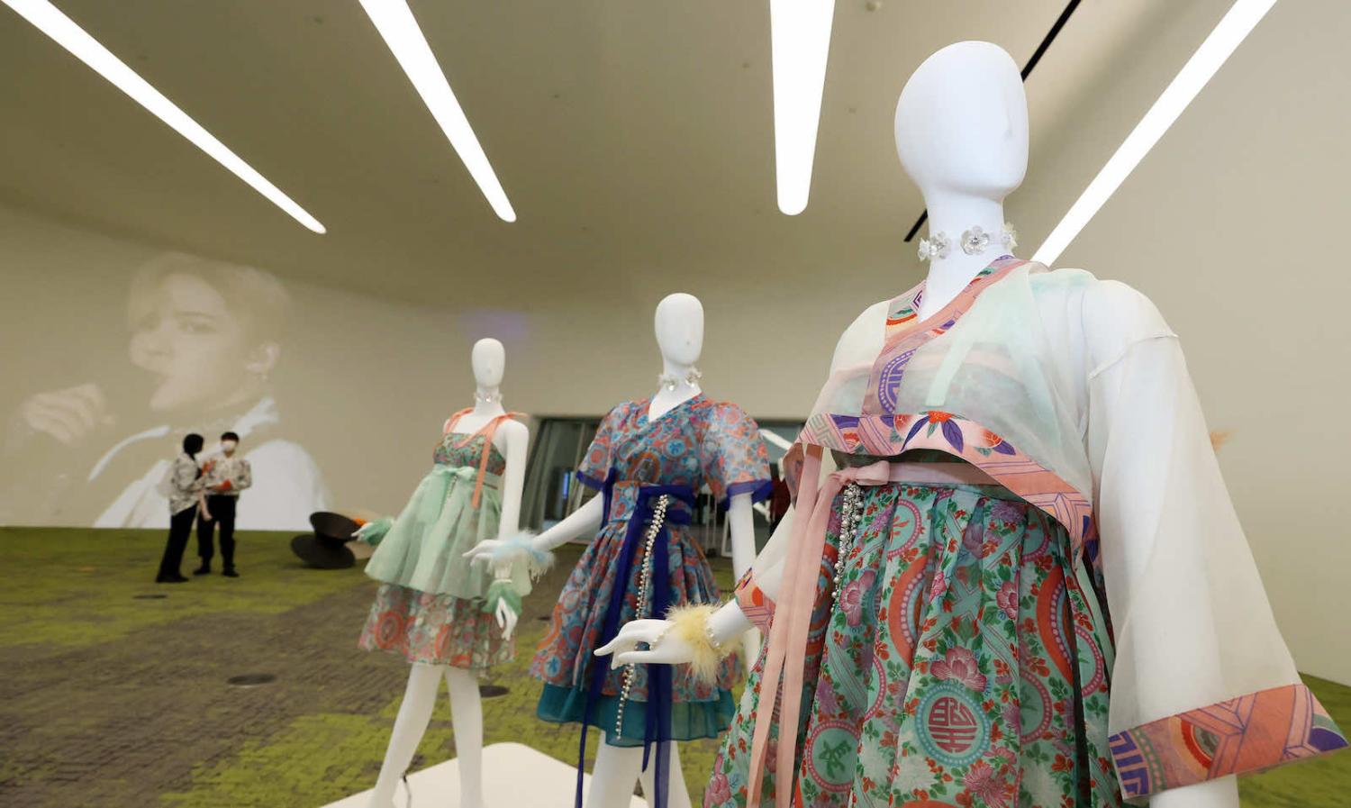 A “K-POP-Hanbok” exhibition in Dongdaemun-gu, Seoul, April 2021 (Koreanet/Flickr)