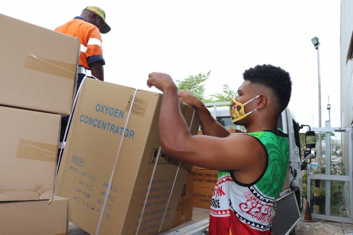 Oxygen concentrators are unloaded in April at Jacksons airport, Port Moresby, PNG (United Nations in PNG/Flickr)