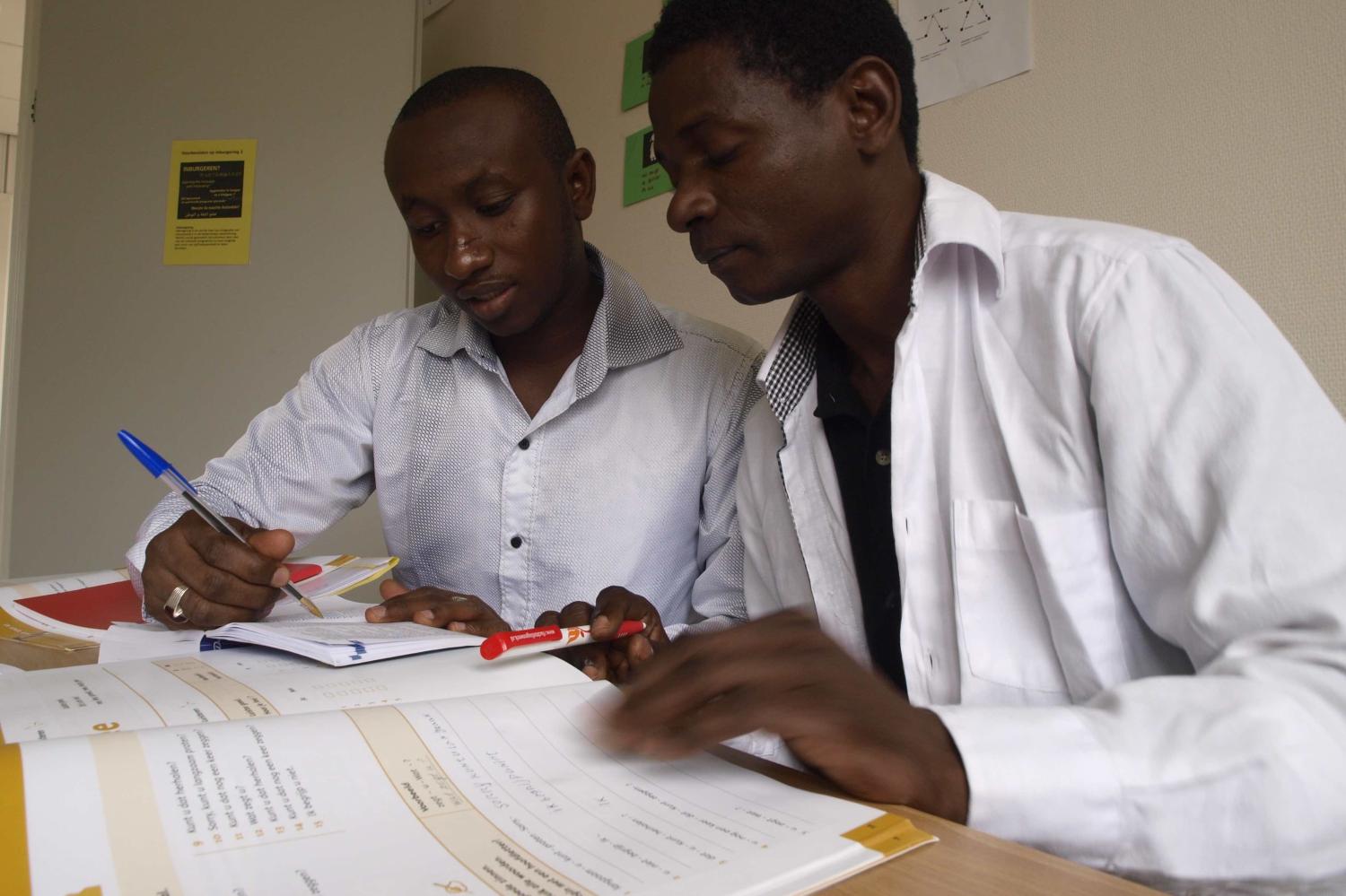 Refugees in a language training program (Photo: UNHCR Benelux/Flickr)