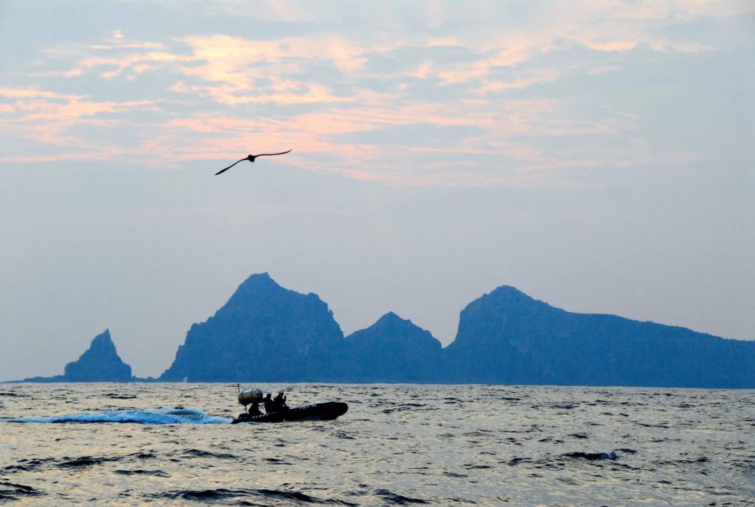 A Japan Coast Guard boat patrols near Uotsuri island, one of the disputed Senkaku/Daioyu Islands, September 2012 (Asahi Shimbun via Getty Images)