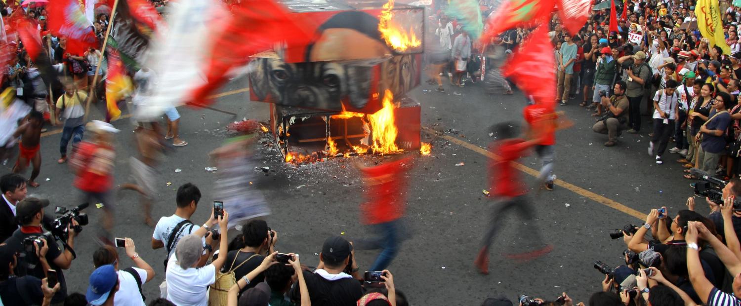 A cube effigy of Philippine President Rodrigo Duterte is burned in Manila, September 2017 (Photo:  Gregorio B. Dantes Jr./Pacific Press/LightRocket via Getty Images)