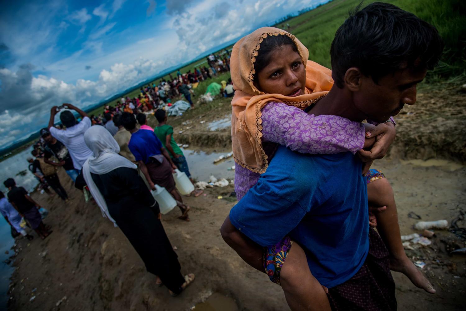 Rohingya attempting to cross the border between Myanmar and Bangladesh, October 2017 (Photo: Stringer/Anadolu Agency/Getty Images)