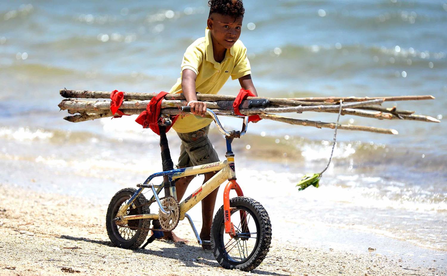 Gathering the fishing nets in Tubusereia, Central Province, PNG (Photo: Bradley Kanaris/Getty)