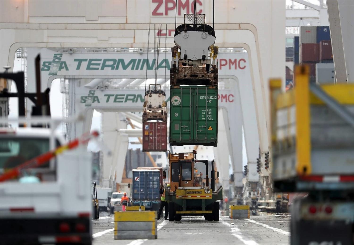 A container is offloaded from a CSCL East China Sea ship at the Port of Oakland, California (Photo: Justin Sullivan/Getty)