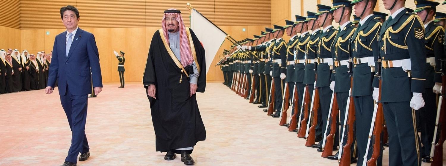 Japanese PM Shinzo Abe and Saudi King Salman bin Abdulaziz Al Saud in Tokyo on Monday (Photo by Bandar Algaloud / Saudi Crown/Handout/Getty Images)