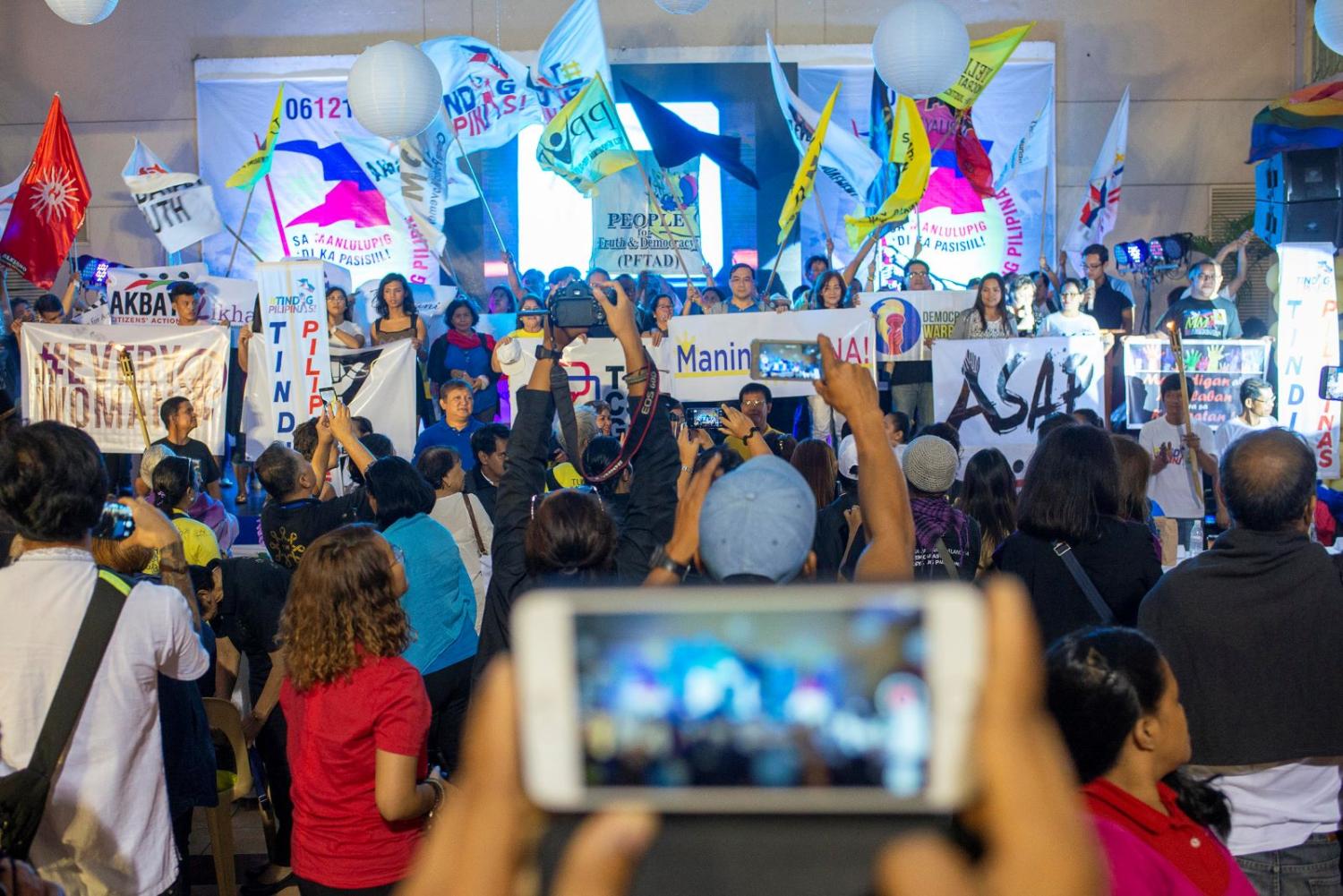 Opposition forces rally ahead of what turned out to be a disaster mid-terms (Photo: Dave Tacon)