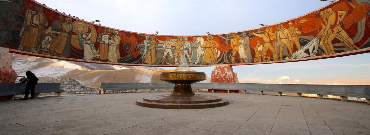 A soviet era monument honouring fighters from WW2 and other conflicts located high above the Mongolian capital, Ulaanbaatar (Photo: Flickr/carfull)