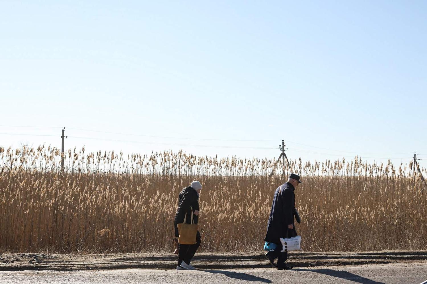Internally displaced people make their way to the Palanca border crossing to Moldova in Odesa Oblast, Ukraine, 21 March 2022 (Jonathan Alpeyrie/Bloomberg via Getty Images)